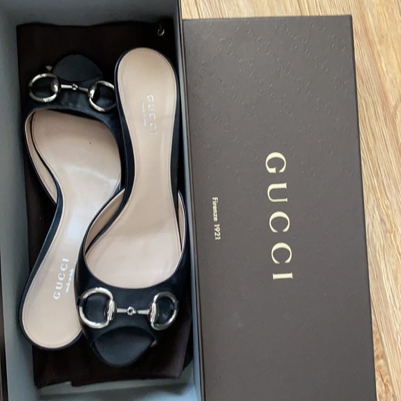 Gucci Sandals - Picture 2 of 5